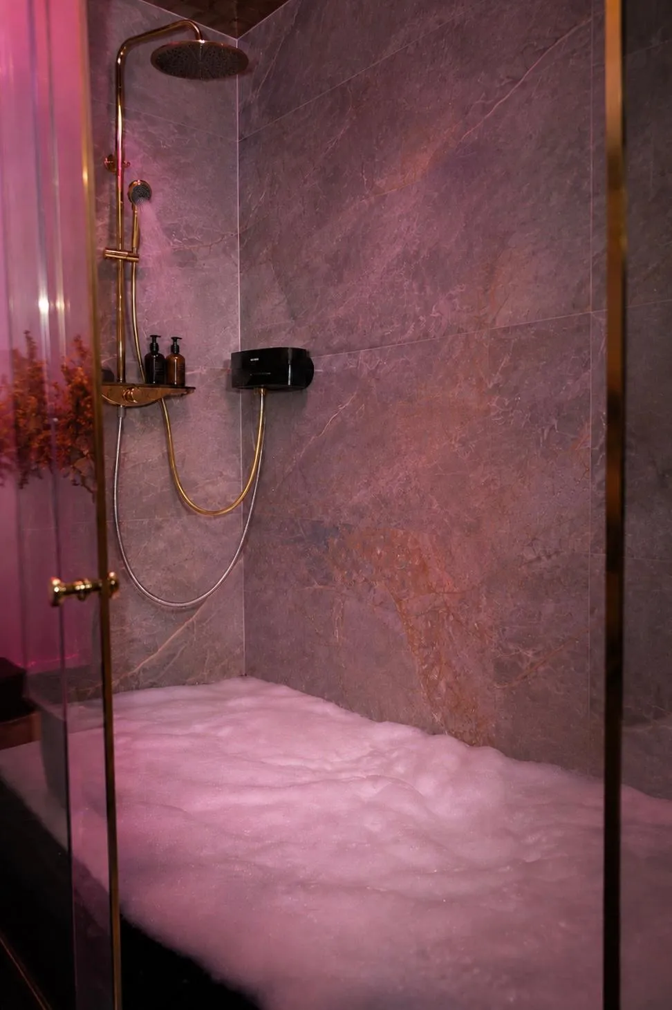 Ritual de massagem com espuma quente e banho sensorial no La Maison Spa Lisboa.